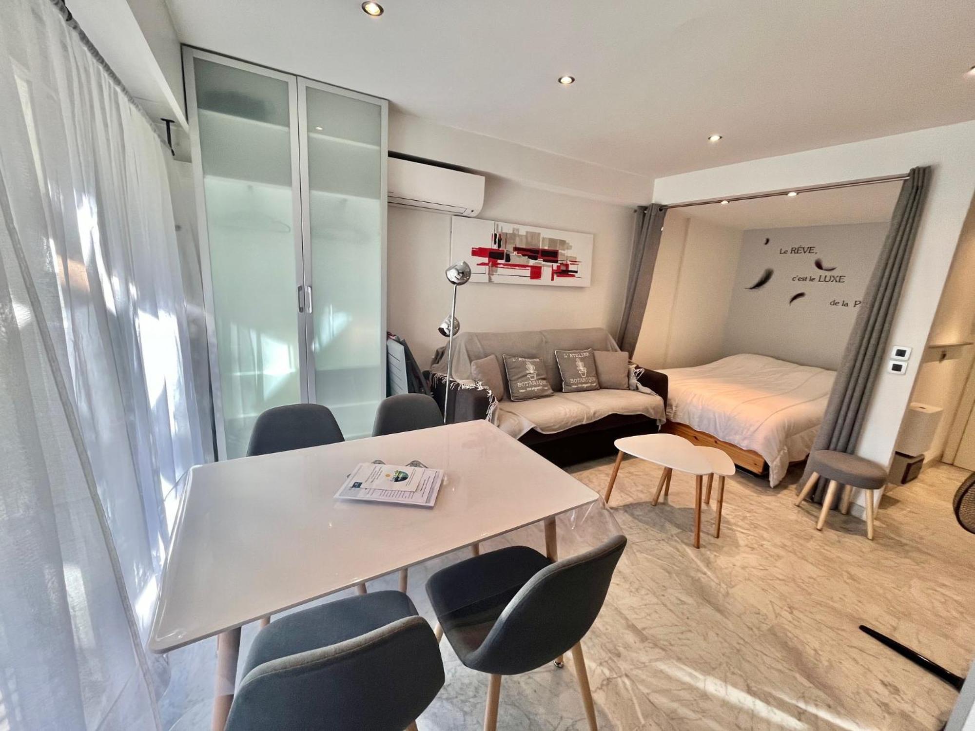 Jolies Lavandes, By Welcome To Cannes Luaran gambar